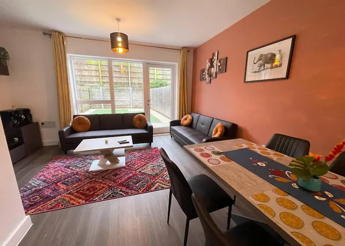 Central Luxury Peaceful Home With Driveway Parking - Cambridge Homehost