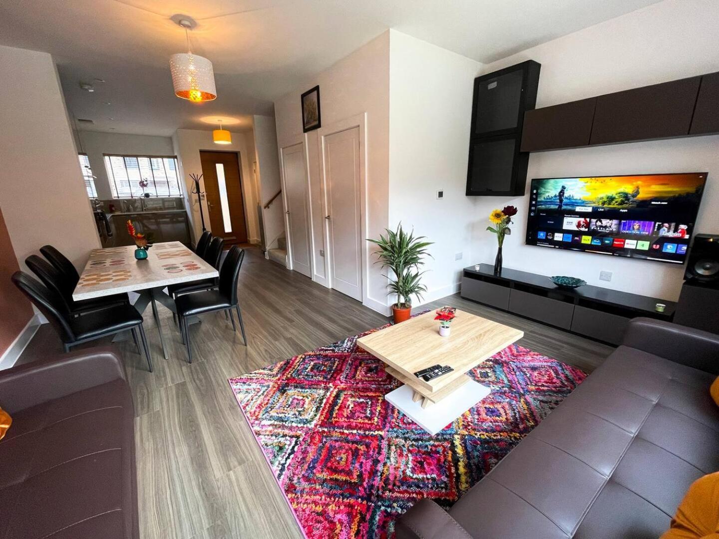 Luxury Peaceful With Driveway Parking - Homehost Holiday home *