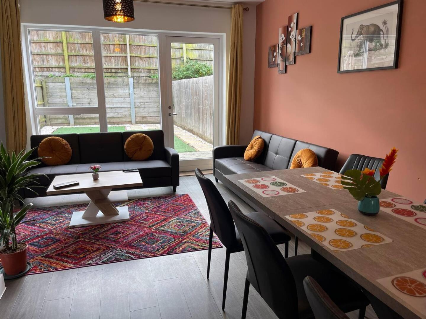 Luxury Peaceful With Driveway Parking - Homehost *