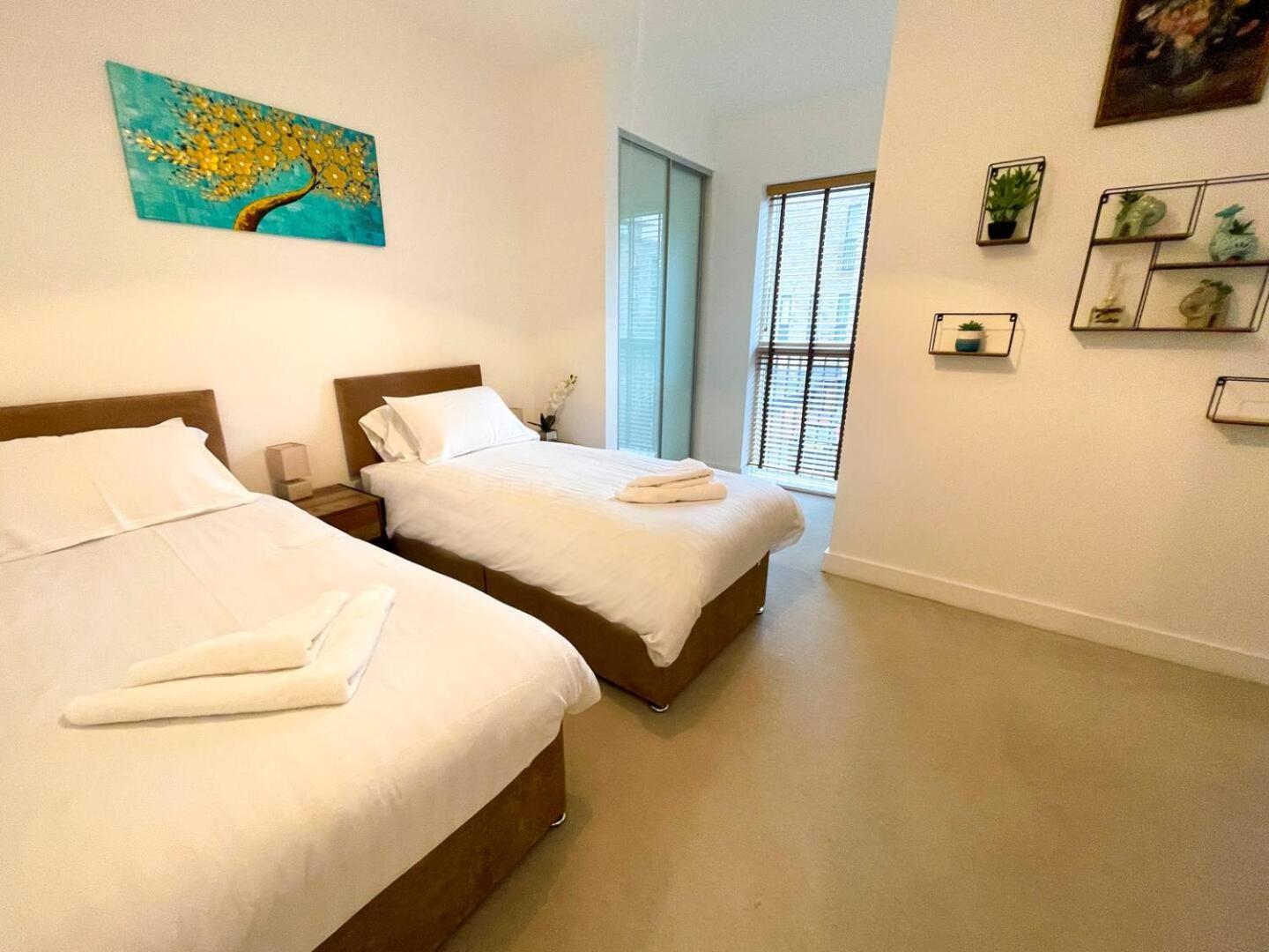 Luxury Peaceful With Driveway Parking - Homehost Holiday home
